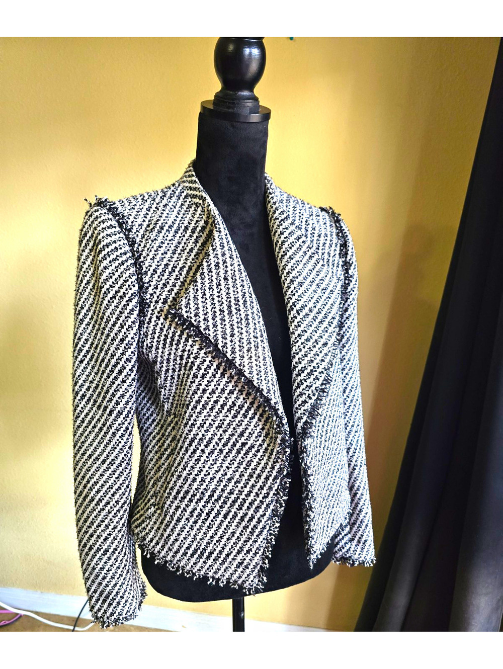 Ann Taylor Tweed Fringe Open Front Blazer Jacket Black White Chevron Textured 6
